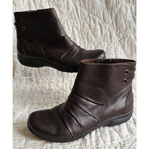 Clarks Cora Ruched Brown Leather Lace Up Back Ankle Flat Boots Bootie Womens 9 M